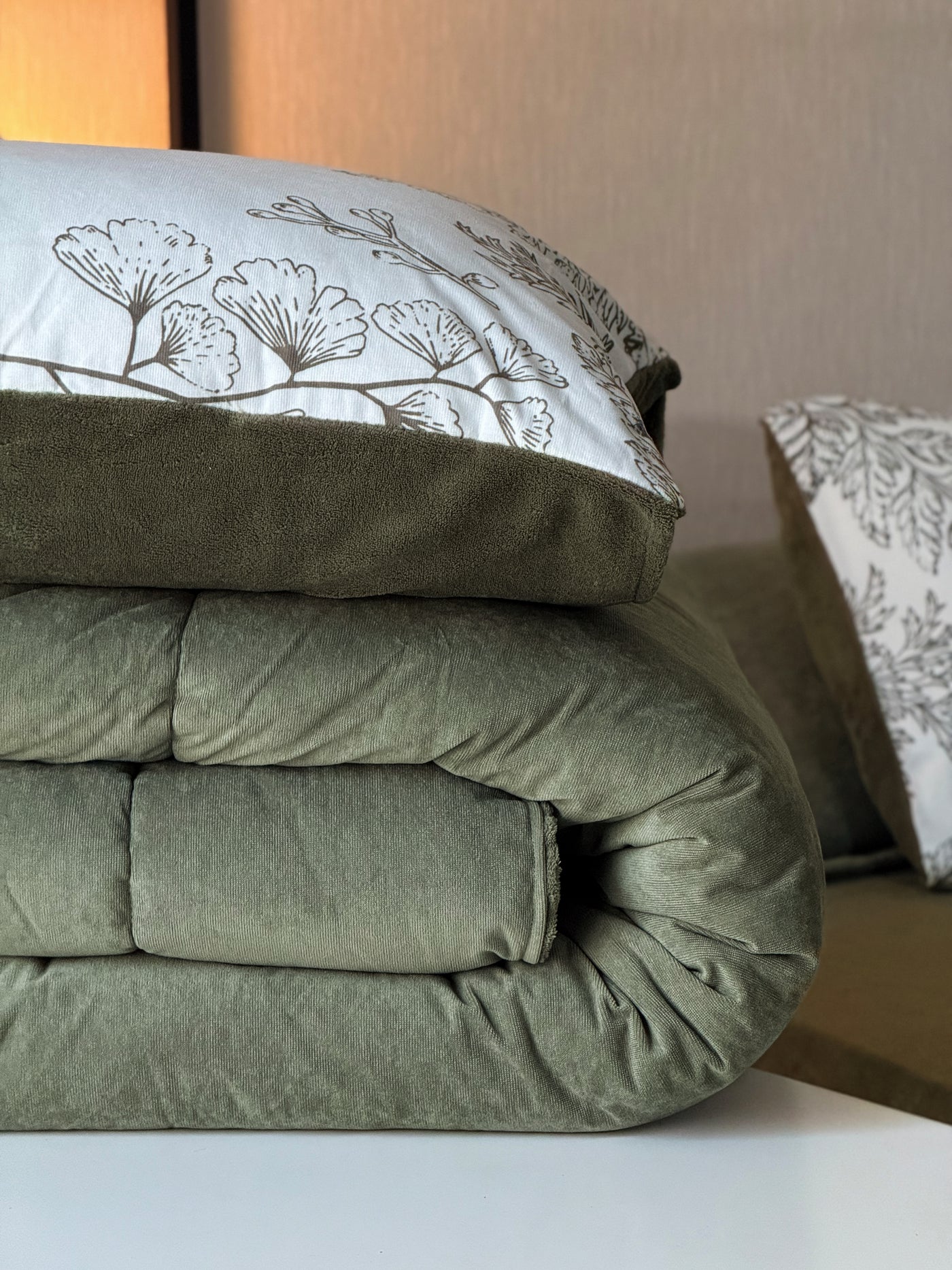 Maria Velvet Fur Comforter set — box contents