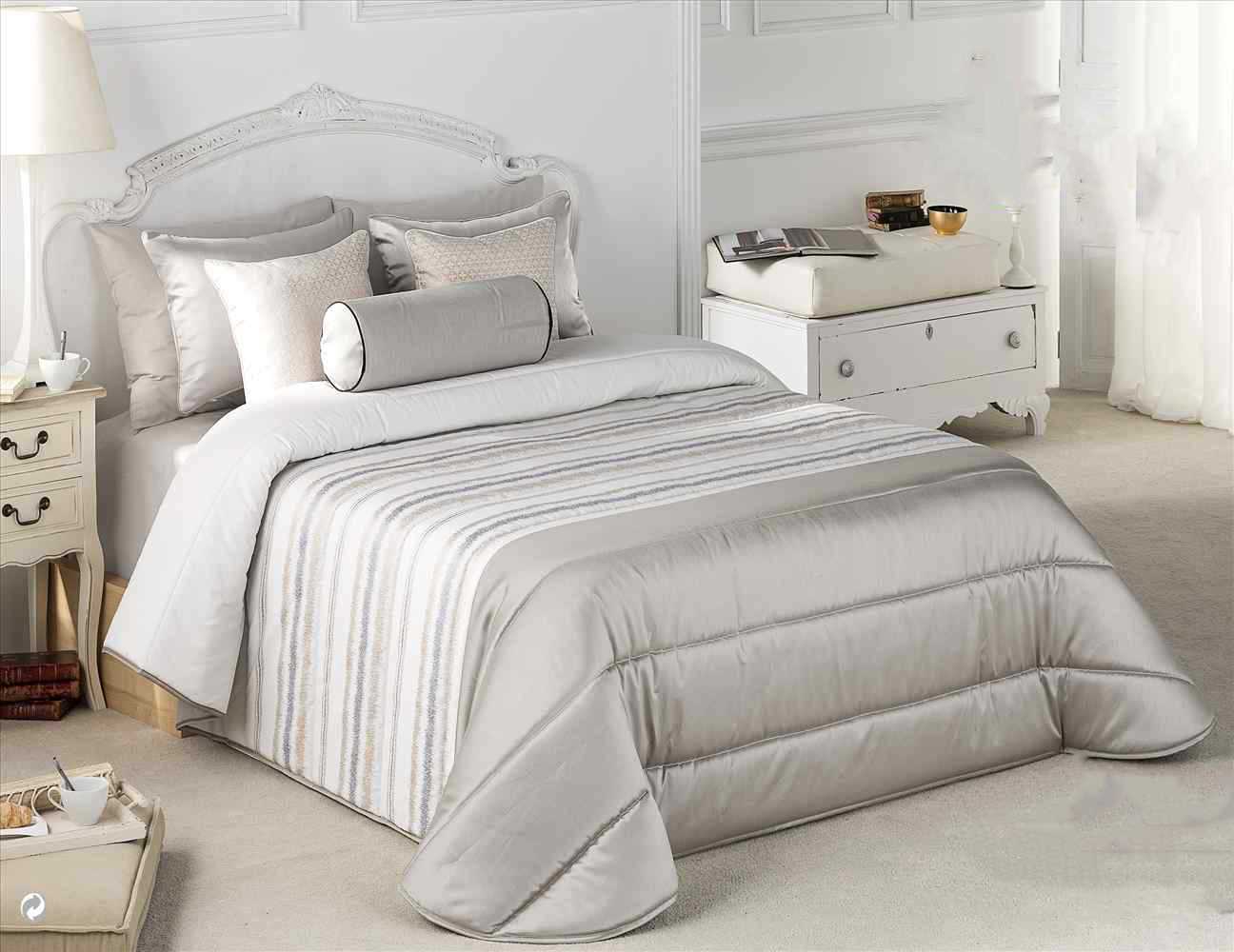 Spanish Jacquard Comforter Set Super King Multicolor Silver 10 Pcs — box contents