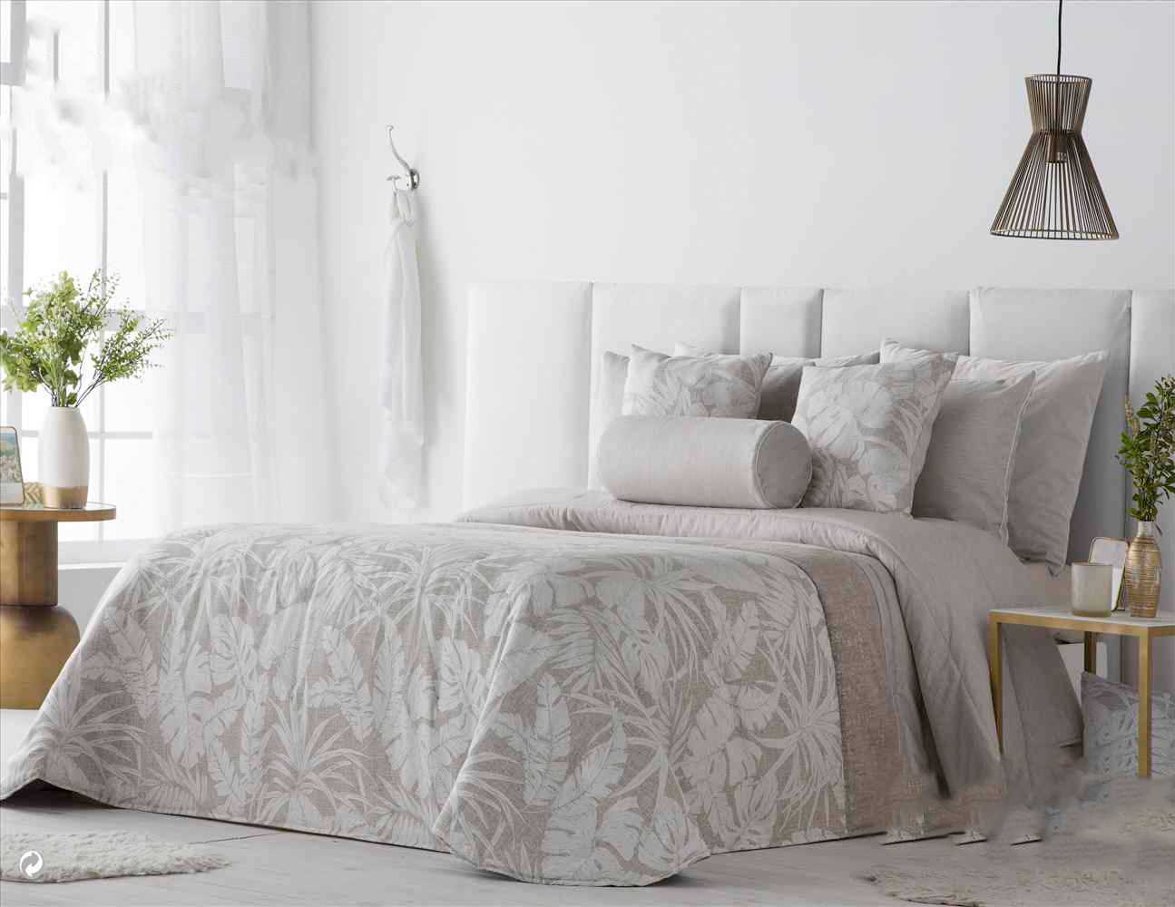 Spanish Velvet Comforter Set Super King Beige 10 Pcs Casaluna — box contents