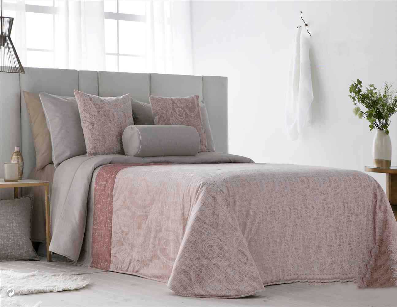 Spanish Velvet Comforter Set Super King Rose & Beige10 Pcs Casaluna — box contents