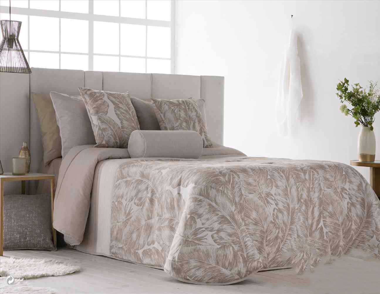 Spanish Velvet Comforter Set Super King Printed Beige 10 Pcs Casaluna — box contents