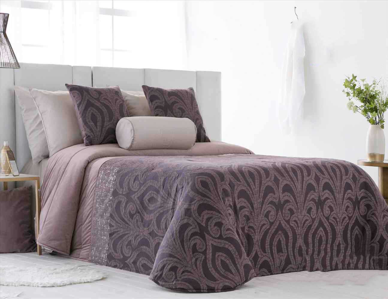 Spanish Velvet Comforter Set Super King Mulberry & Beige10 Pcs Casaluna — box contents