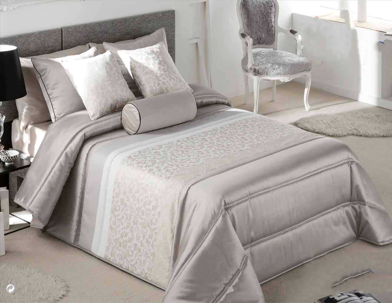 Spanish Jacquard Comforter Set Super King Silver & Beige 10 Pcs — box contents