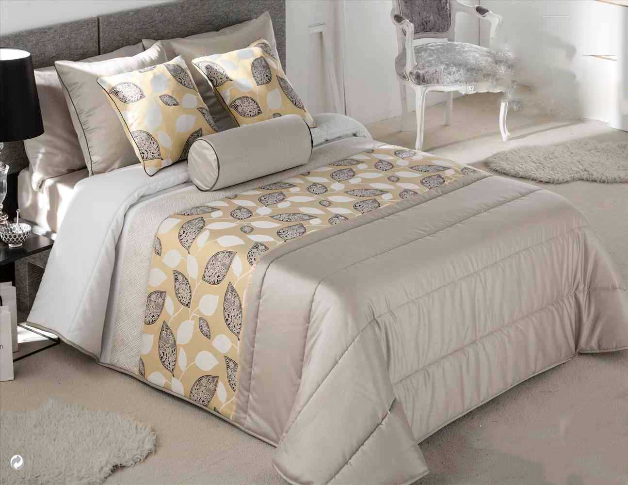 Spanish Jacquard Comforter Set Super King Silver & Gold10 Pcs — box contents