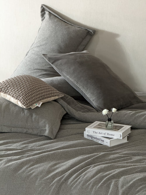 Asta Velvet Fur Comforter set