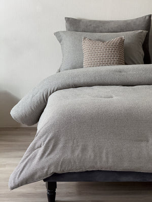 Asta Velvet Fur Comforter set
