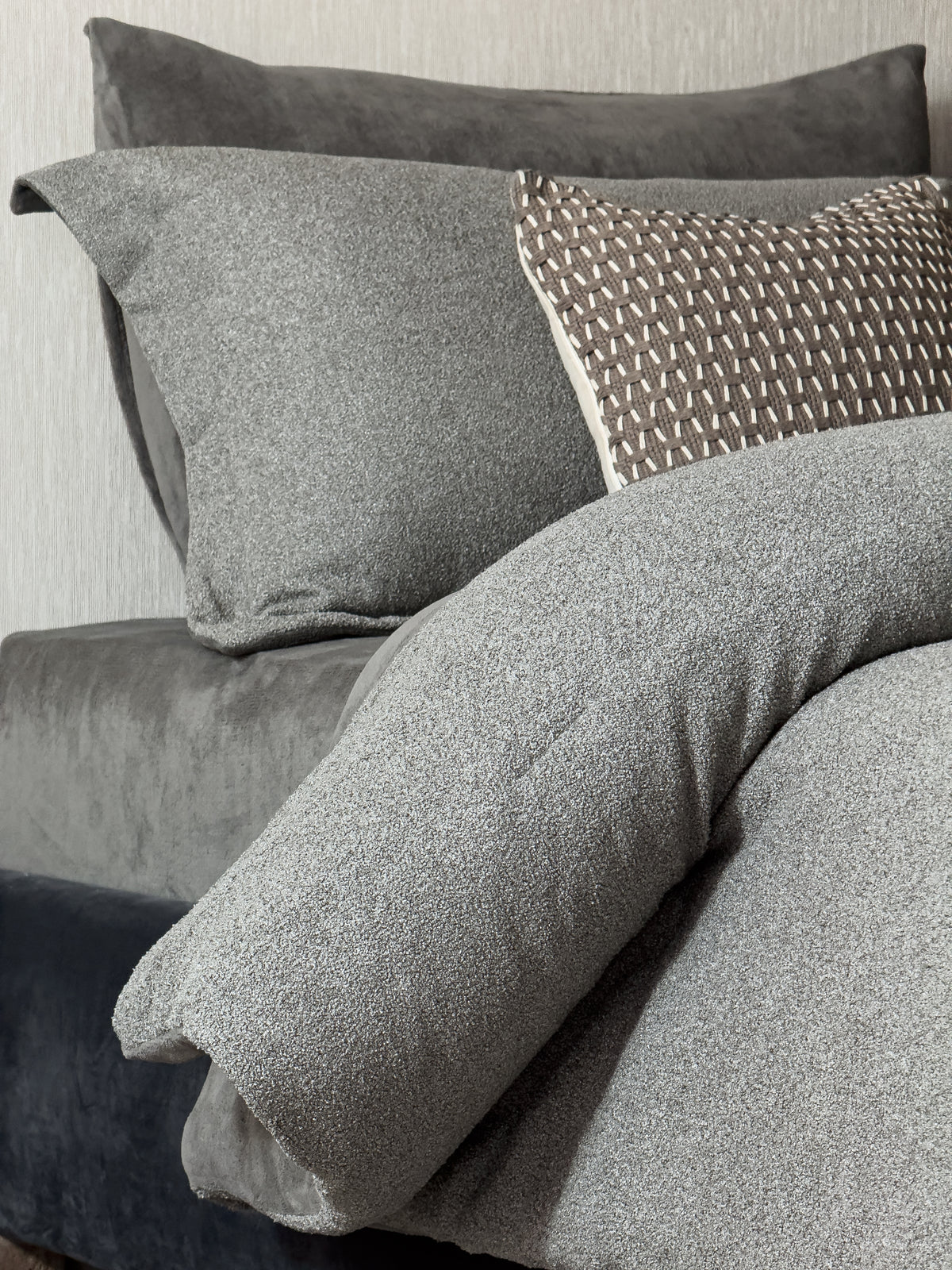 Asta Velvet Fur Comforter set — box contents
