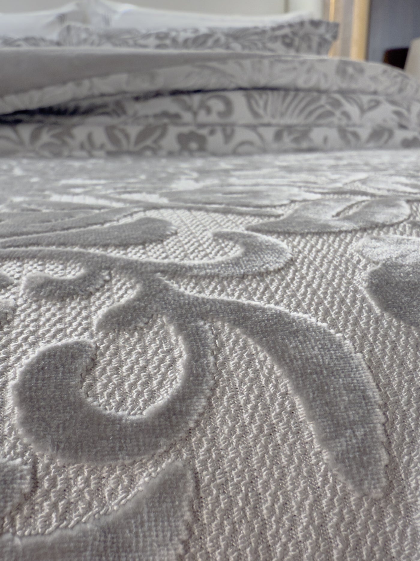 Rawan Jacquard Velvet Fur Comforter 7 pieces set — box contents