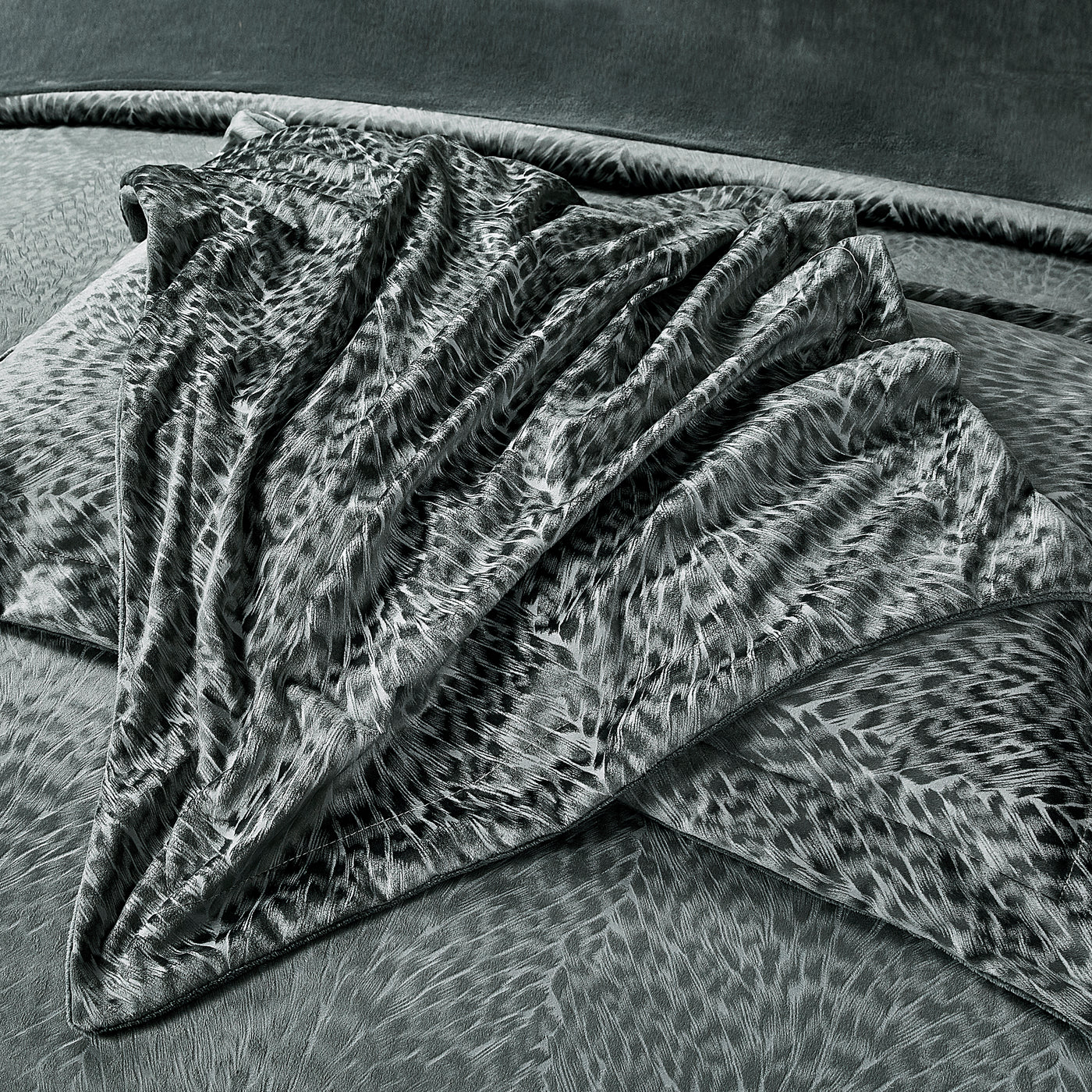  طقم لحاف ڤيلار جاكار مخمل 4 قطع مفرد عريض — box contents