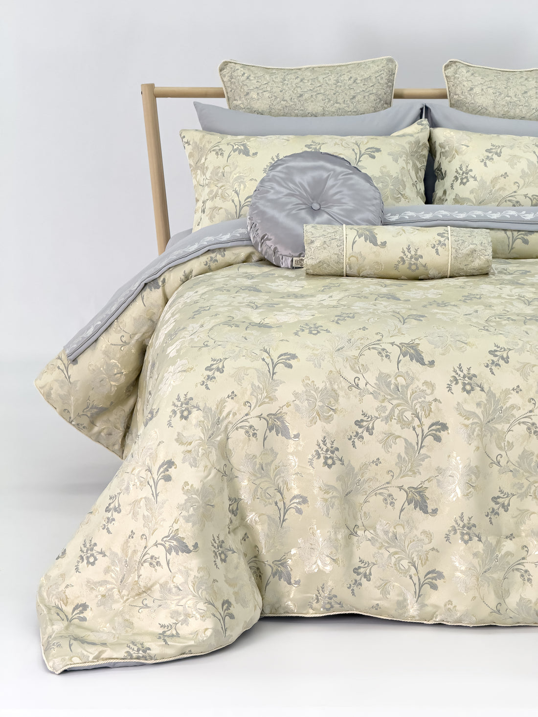 Harley Jacquard Microfiber Comforter set Super king 13 Pieces