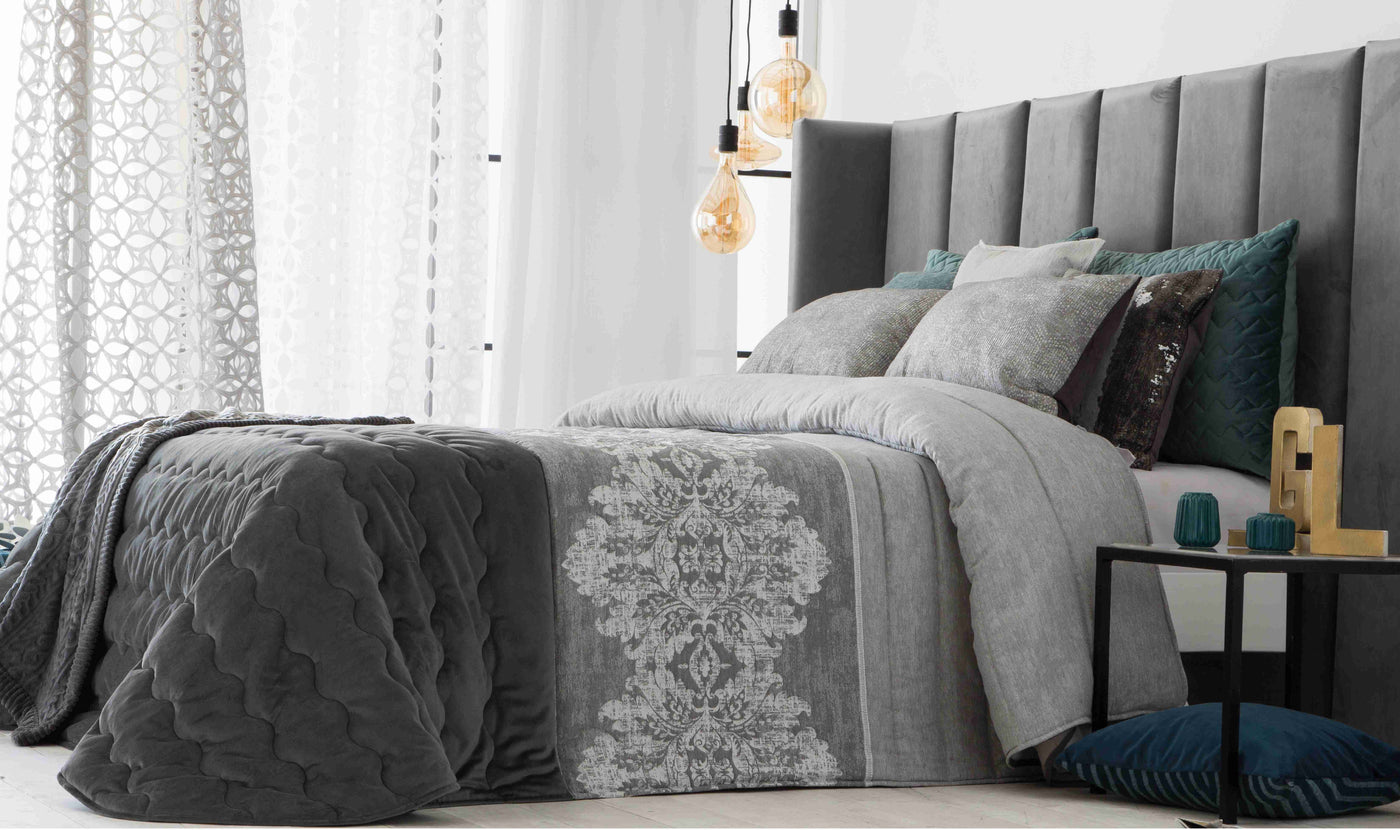 Spanish Box Jacquard with Cotton Comforter 7 Pcs — box contents