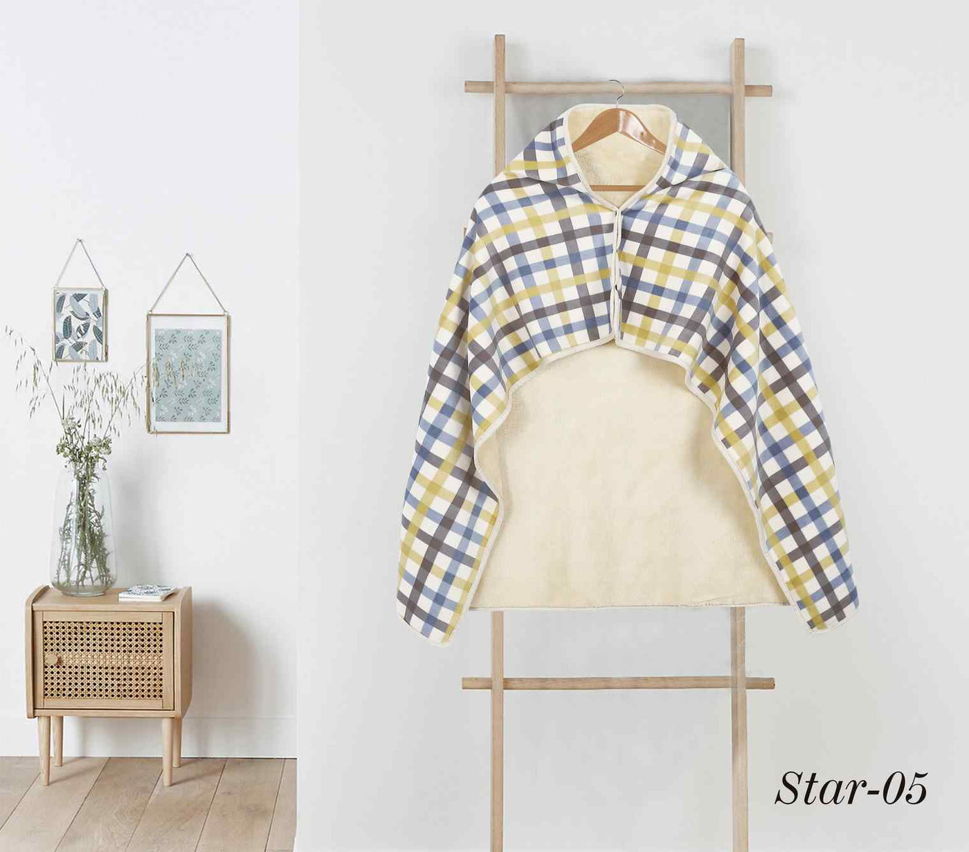 Star Velvet Fur Scarf Yellow Casaluna — box contents