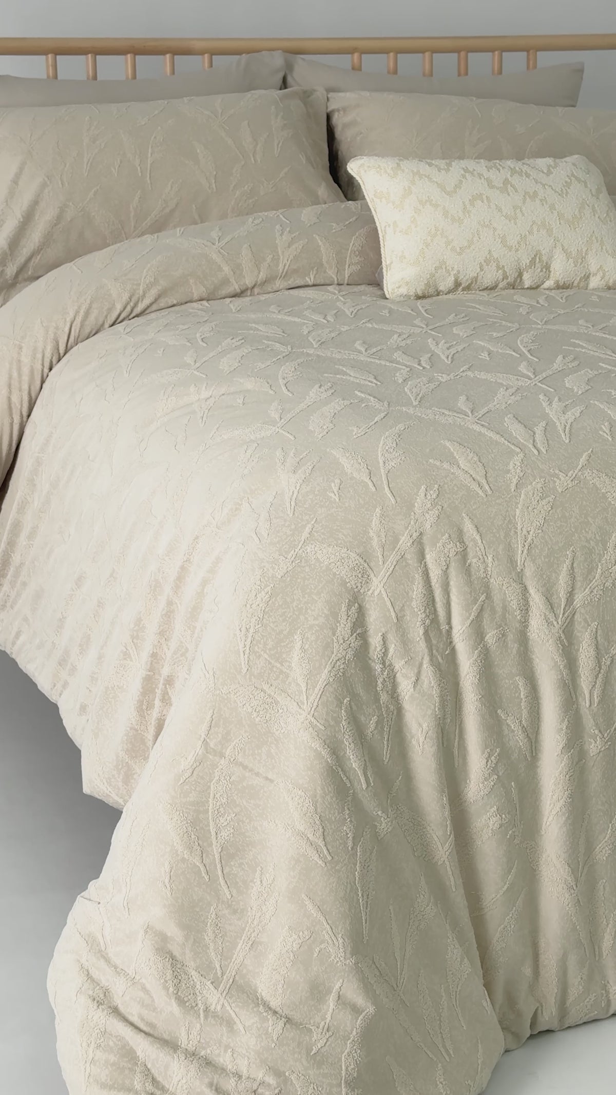 Bloom Patterned Comforter Set Single Size 4 PCS